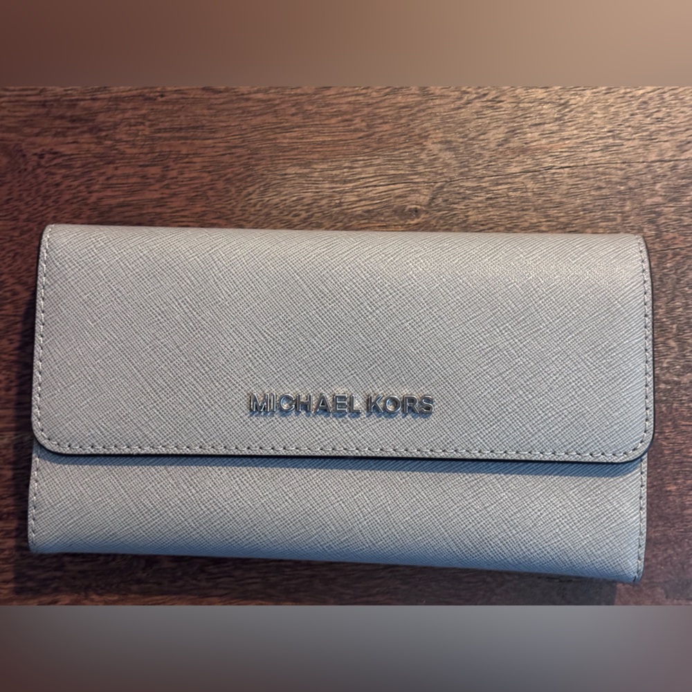Perfect condition Michael Kors Gray Saffiano Leather large Wallet